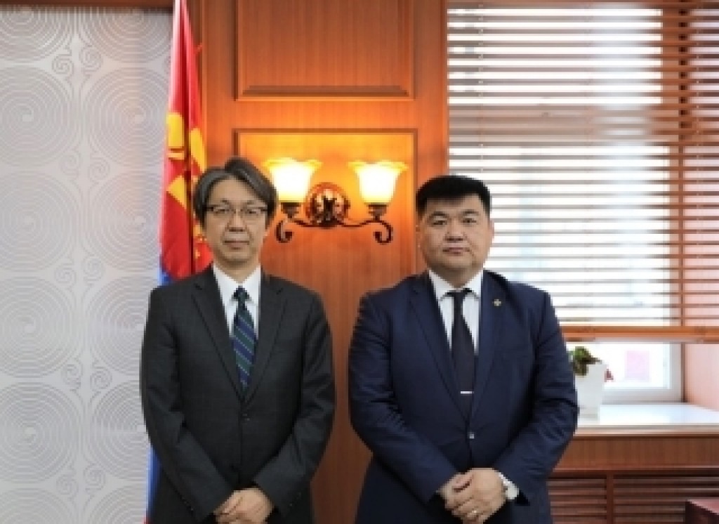 小林弘之日本大使はチョローン文化大臣を表敬した